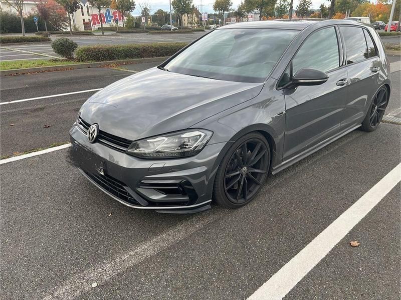 Grau Gebraucht 2018 VW Golf VII R Limousine | 28.500 € (Teuer) - Bild 1/4