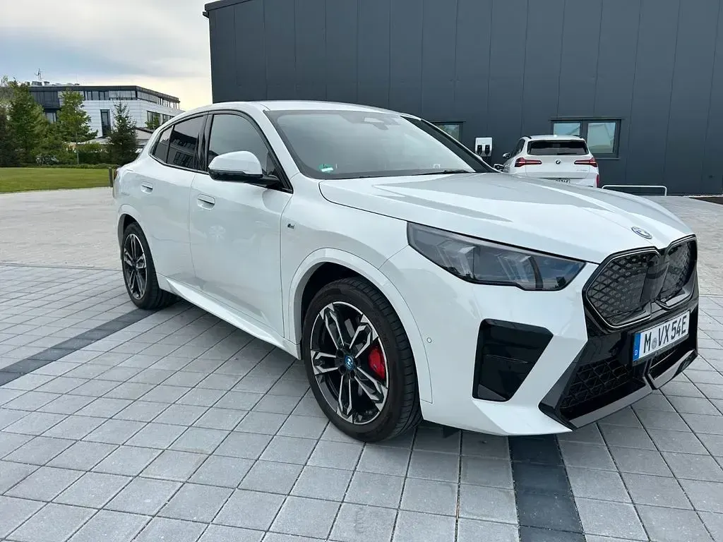 Gebraucht BMW iX2 M Sport 230 kW (313 PS) 2025 Weiß SUV