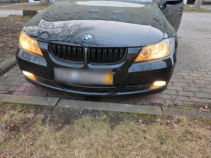 Gebraucht BMW 320 190 PS (139 kW) 2007 Schwarz Limousine