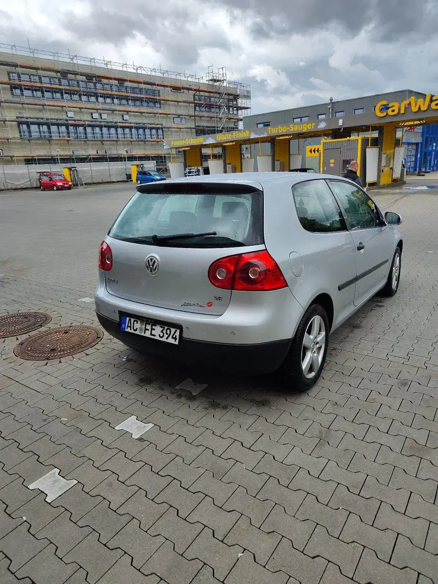 Używany VW Golf V 102 KM (75 kW) 2005 Srebrny Hatchback