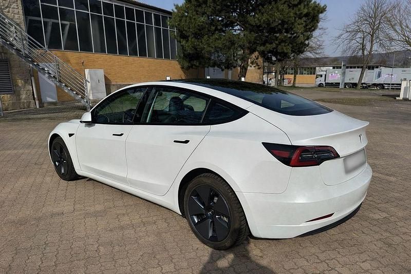 Gebraucht Tesla Model 3 RWD 208 kW (283 PS) 2022 Weiß Limousine