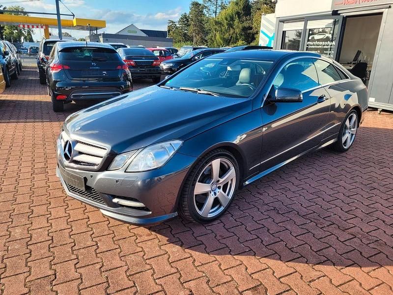 Grau Gebraucht 2013 Mercedes E250 Coupé | 9.990 € (Teuer) - Bild 1/4