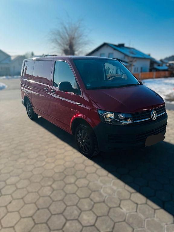 Gebraucht VW Transporter 102 PS (75 kW) 2018 Rot Van