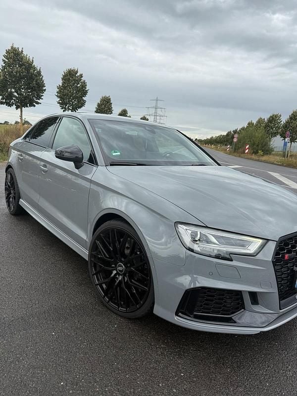 Grau Gebraucht 2020 Audi RS3 Kleinwagen | 43.999 € (Fairer Preis) - Bild 1/4