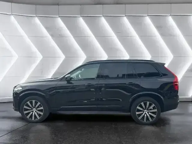 Second-hand Volvo XC90 Plus 235 CP (172 kW) 2022 Negru SUV