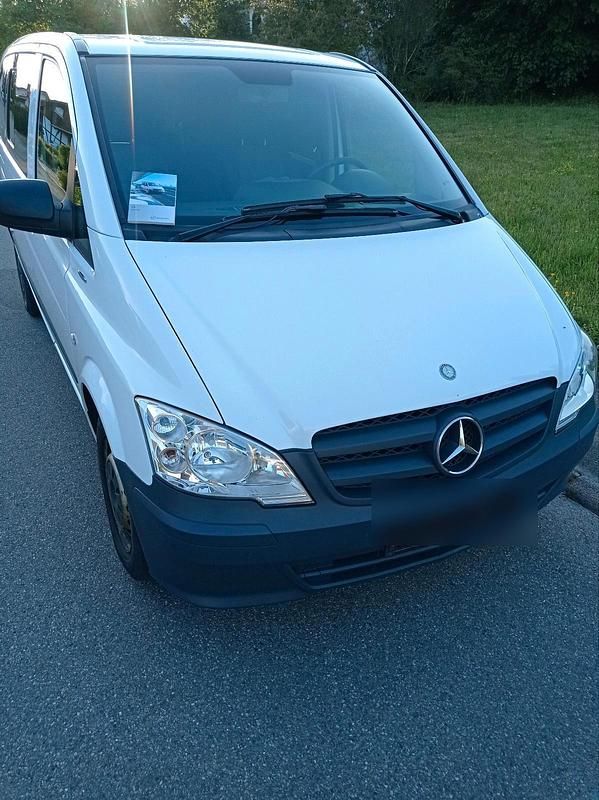 Weiß Gebraucht 2025 Mercedes Vito Van / Kleinbus | 8.000 € - Bild 1/4