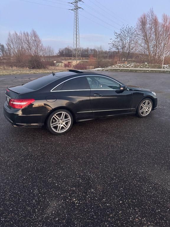 Gebraucht Mercedes E350 AMG 231 PS (169 kW) 2011 Schwarz Coupé