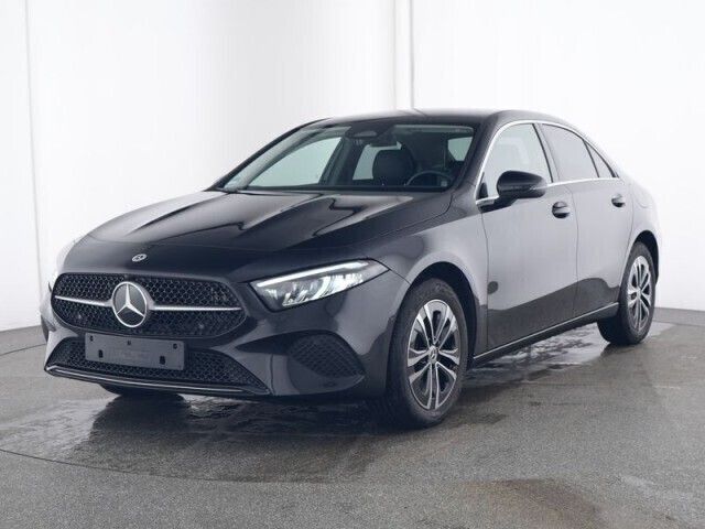 Schwarz Gebraucht 2023 Mercedes A250 Limousine | 33.700 € (Etwas zu teuer) - Bild 1/4
