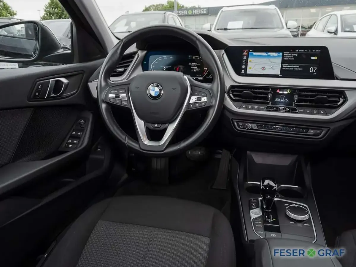 Gebraucht BMW 120 Advantage 190 PS (139 kW) 2023 Black sapphire metallic Kleinwagen