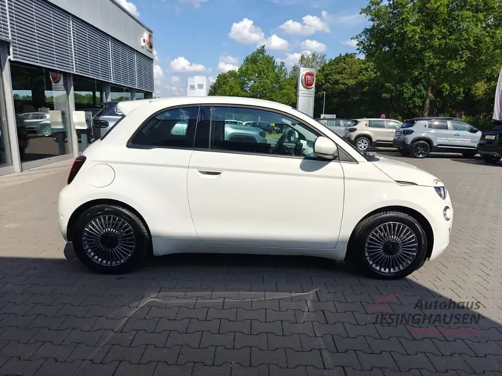 Gebraucht Fiat 500e 86 kW (118 PS) 2024 Arktis weiß Kleinwagen