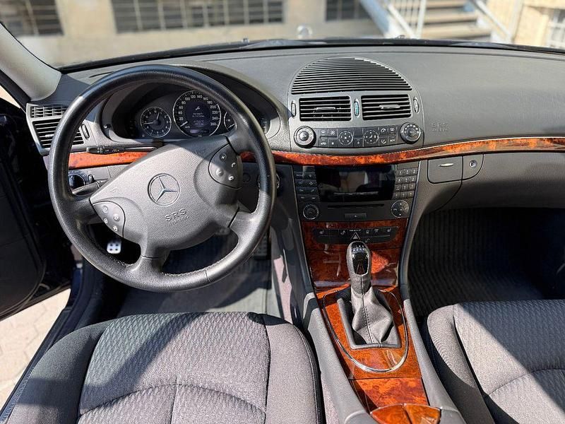 Gebraucht Mercedes E200 Elegance 163 PS (119 kW) 2004 Blau Limousine