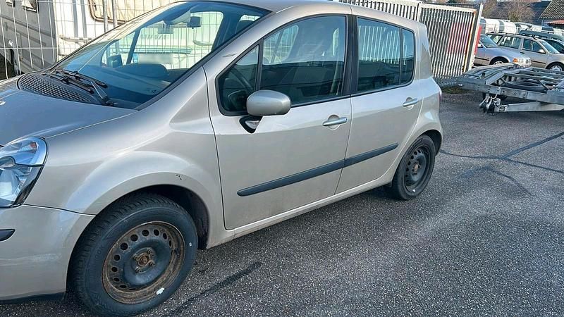 Gebraucht Renault Modus 88 PS (64 kW) 2006 Gold Van / Kleinbus