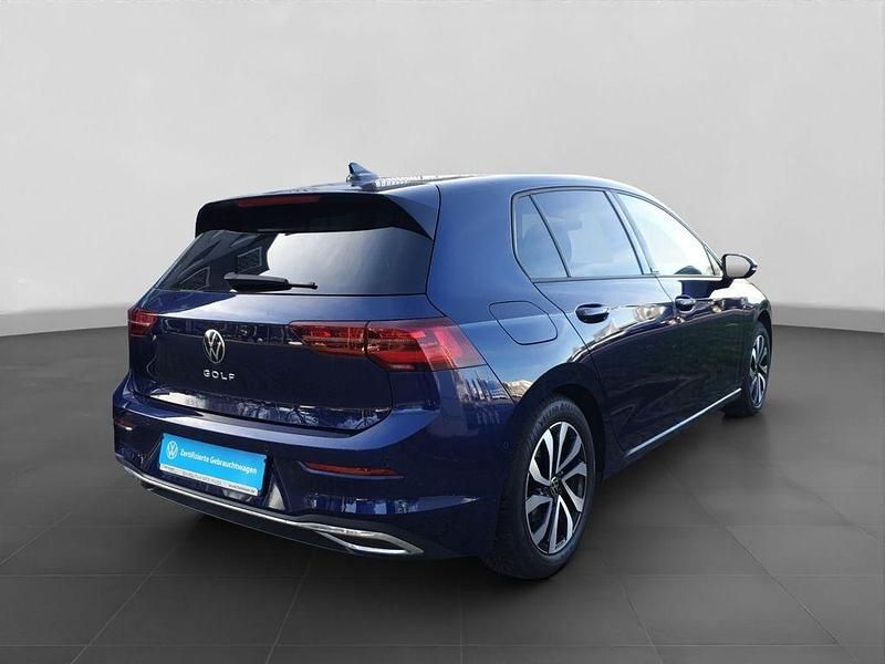 Gebraucht VW Golf VIII Active 150 PS (110 kW) 2022 Blau Limousine