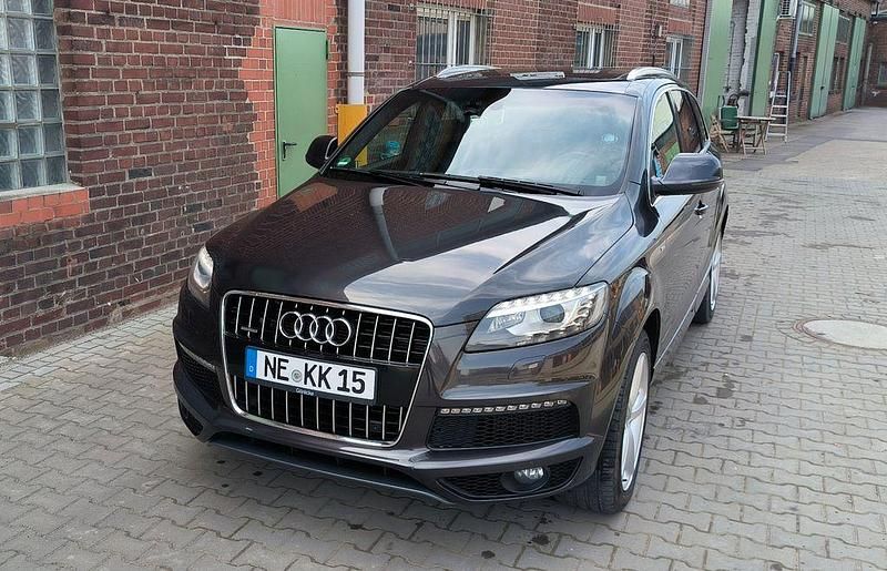 Grau Gebraucht 2010 Audi Q7 Ambiente SUV | 14.300 € (Teuer) - Bild 1/4