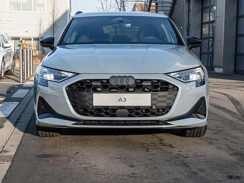 Gebraucht Audi A3 Advanced 116 PS (85 kW) 2025 Pfeilgrau perleffekt Limousine