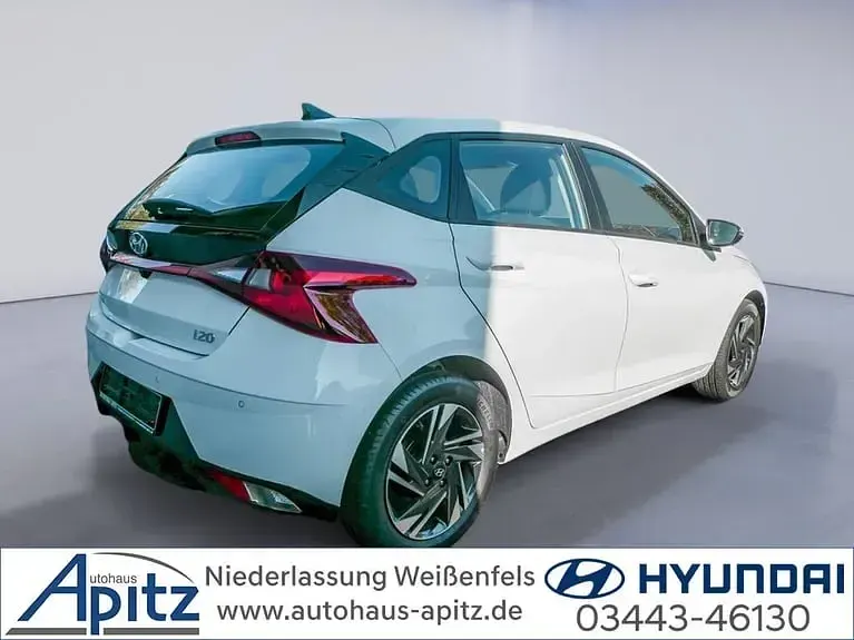Gebraucht Hyundai i20 101 PS (74 kW) 2023 Weiß Kleinwagen