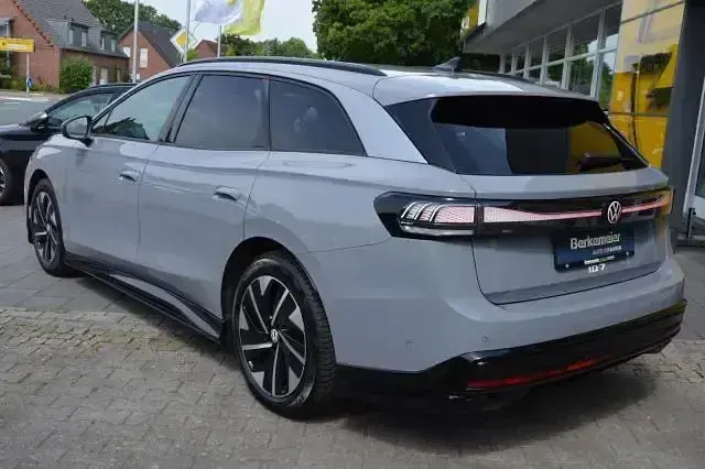 Gebraucht VW ID.7 Pro 210 kW (286 PS) 2025 Mondsteingrau Kombi