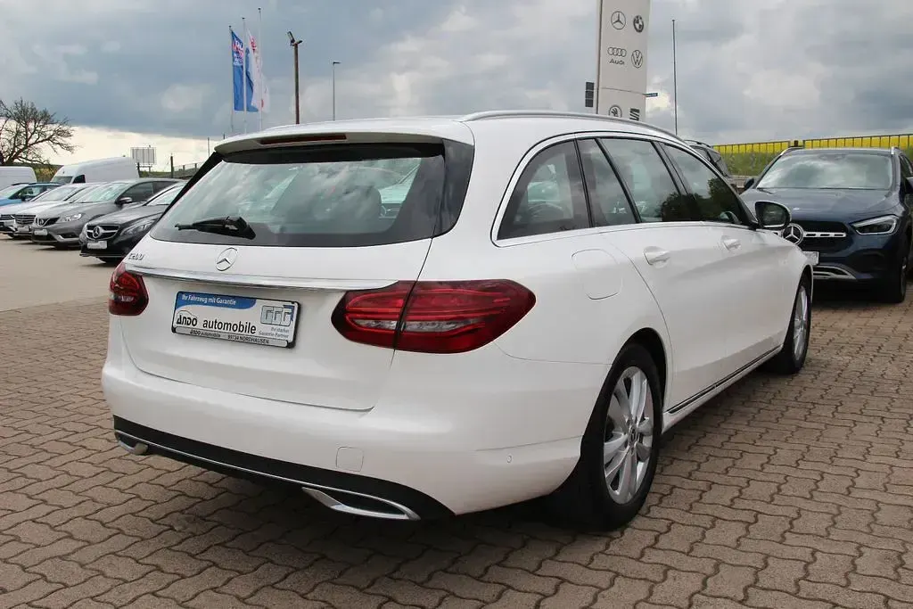 Gebraucht Mercedes C200 Avantgarde 184 PS (135 kW) 2019 Weiß Limousine