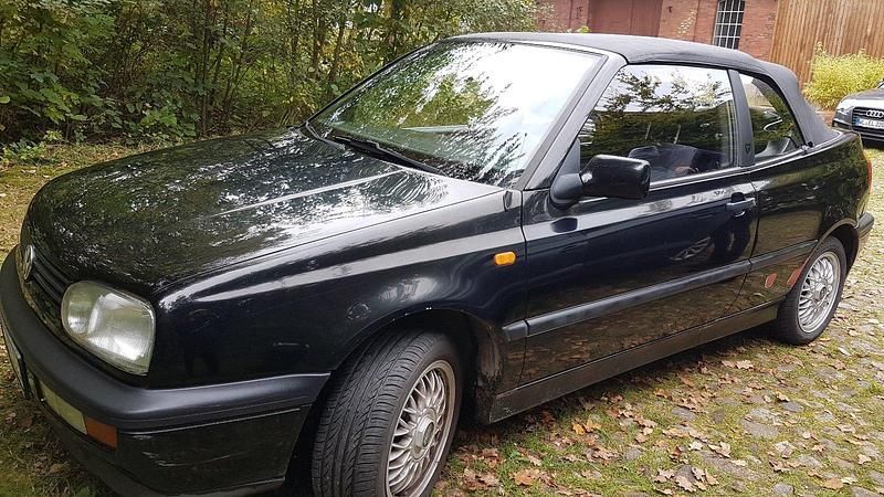 Schwarz Gebraucht 1996 VW Golf Cabriolet Classicline Cabrio | 990 € (Superpreis) - Bild 1/4