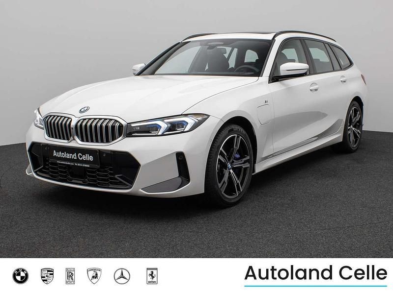 Alpinweiã uni300 Gebraucht 2025 BMW 330e M Sport Kombi | 51.499 € (Etwas zu teuer) - Bild 1/4
