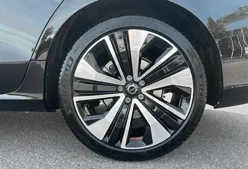 Używany Volvo V60 Core 197 KM (144 kW) 2025 Czarny Kombi