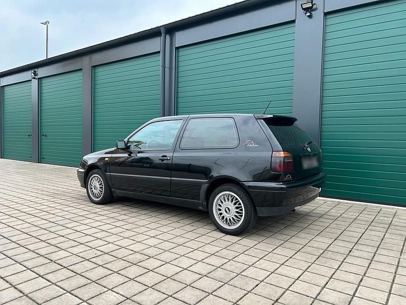 Gebraucht VW Golf III 75 PS (55 kW) 1997 Schwarz Kleinwagen