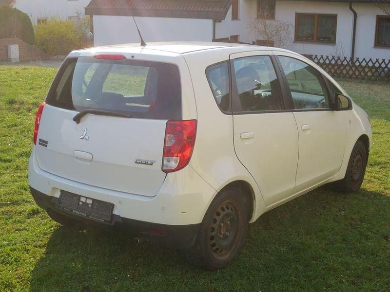 Gebraucht Mitsubishi Colt Inform 95 PS (69 kW) 2011 Weiß Kleinwagen