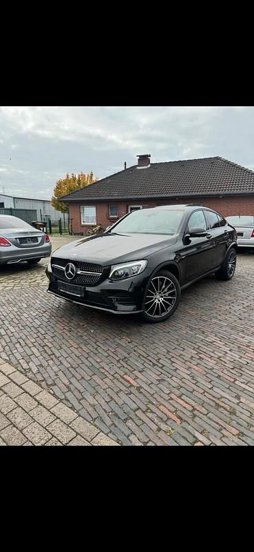 Schwarz Gebraucht 2017 Mercedes GLC250 AMG line Coupé | 29.999 € (Fairer Preis) - Bild 1/4