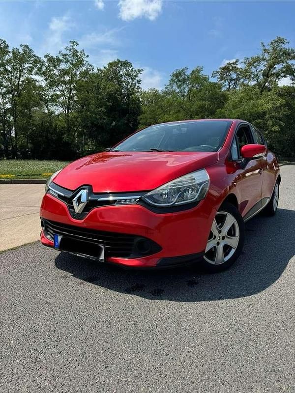 Rot Gebraucht 2015 Renault Clio IV Dynamique Limousine | 8.000 € (Superpreis) - Bild 1/4