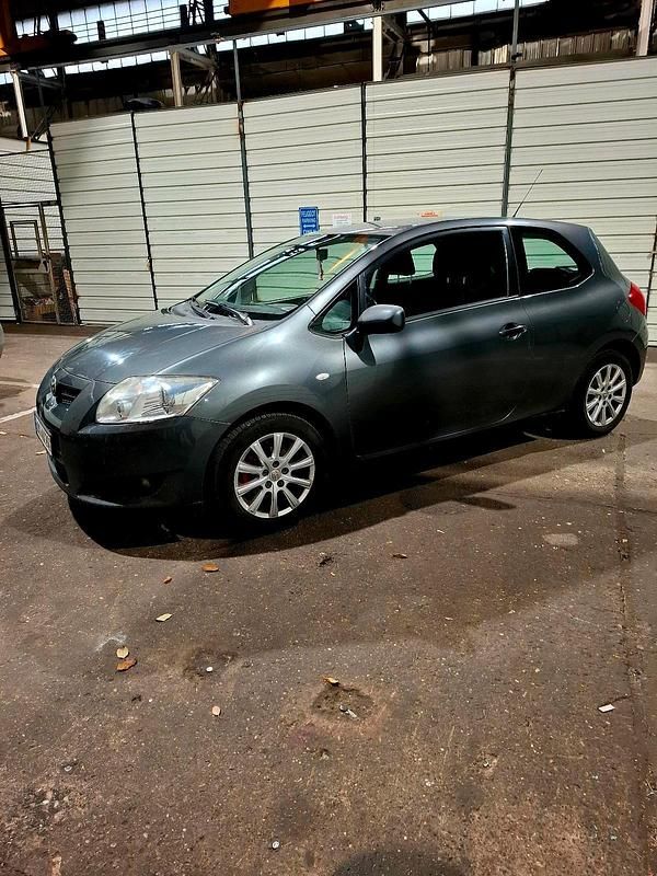 Grau Gebraucht 2008 Toyota Auris Edition Kleinwagen | 2.000 € (Superpreis) - Bild 1/4