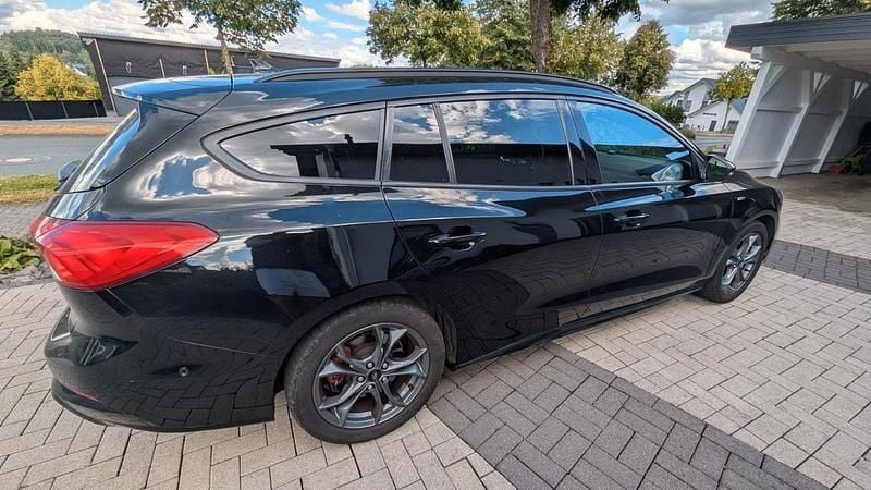 Gebraucht Ford Focus ST-Line 120 PS (88 kW) 2018 Schwarz Kombi