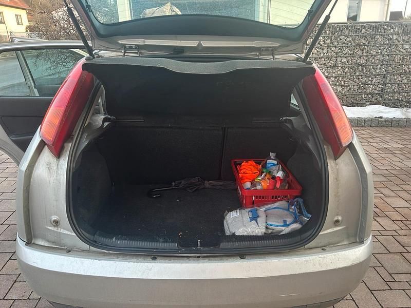 Gebraucht Ford Focus 2001 Silber Kleinwagen
