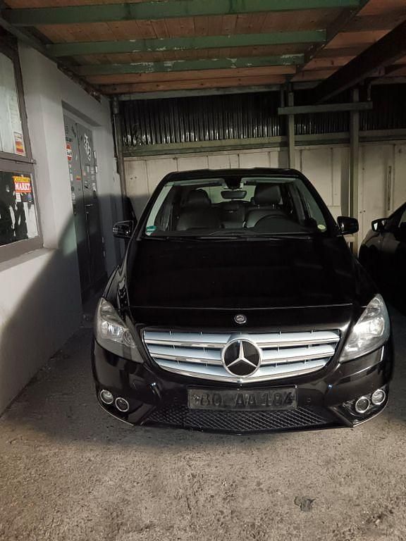 Schwarz Gebraucht 2014 Mercedes B180 Van / Kleinbus | 5.000 € (Guter Preis) - Bild 1/4