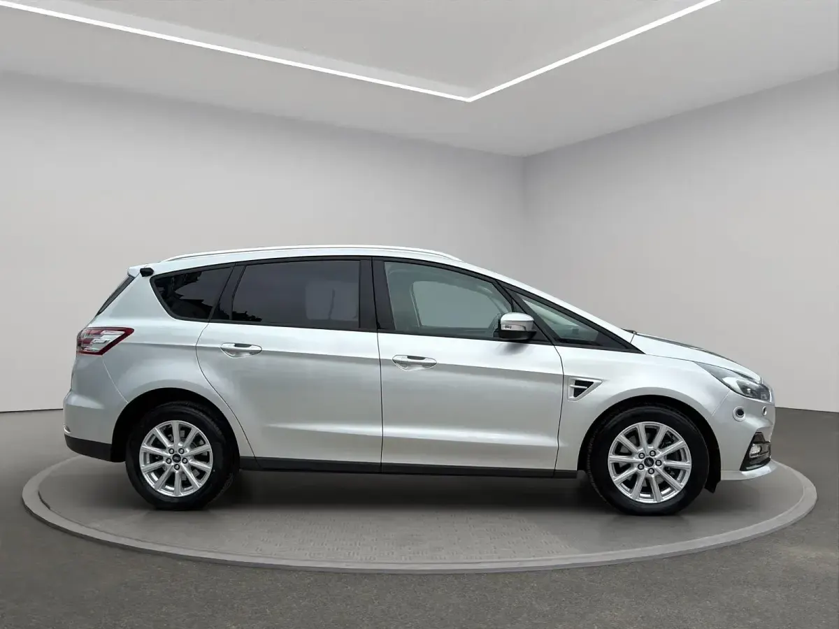 Używany Ford S-MAX Trend 190 KM (139 kW) 2020 Srebrny Minivan