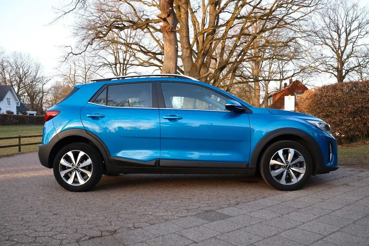 Gebraucht Kia Stonic 101 PS (74 kW) 2022 Blau SUV
