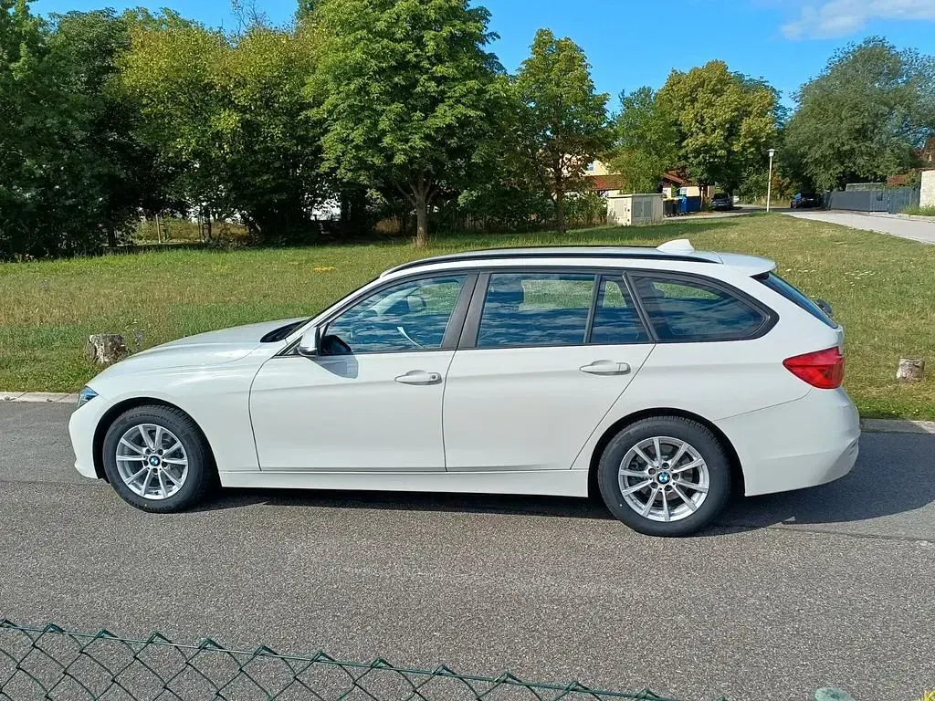 Gebraucht BMW 318 Advantage 136 PS (100 kW) 2018 Weiß Kombi