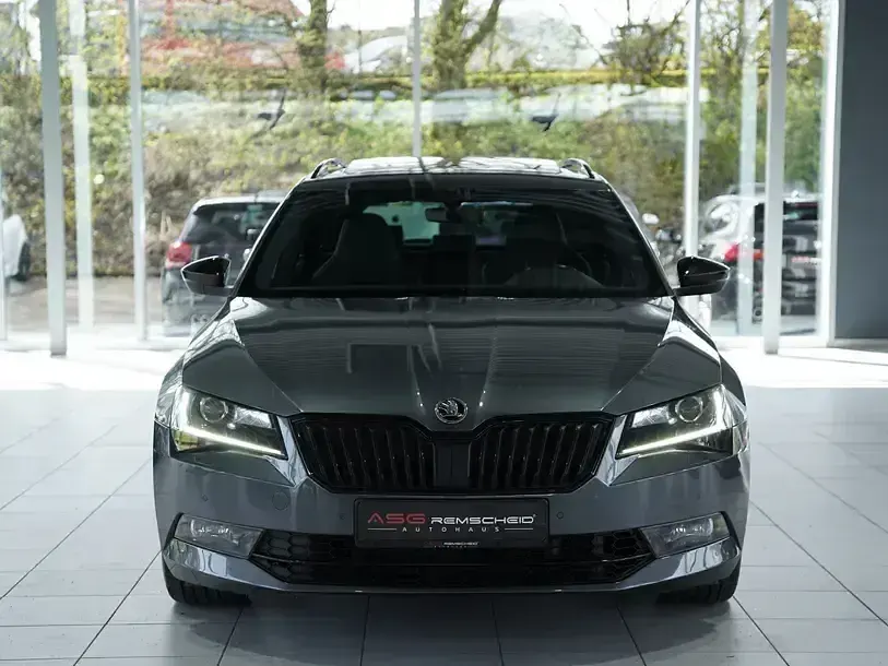 Gebraucht Skoda Superb SportLine 281 PS (206 kW) 2017 Grau Kombi