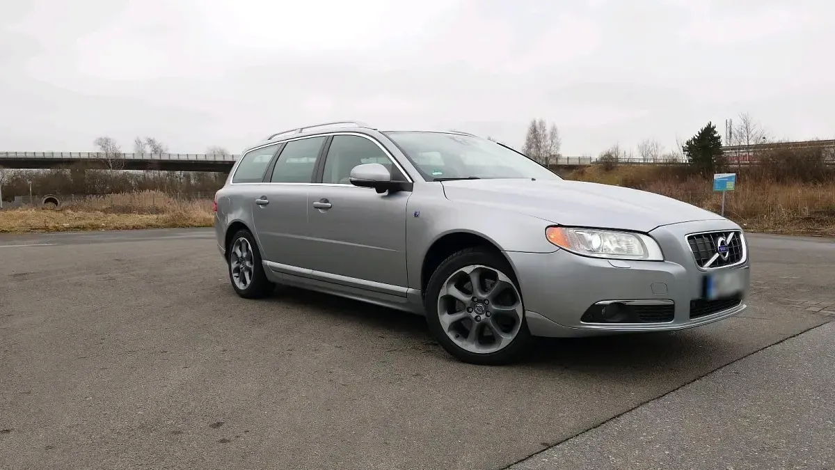 Gebraucht Volvo V70 215 PS (158 kW) 2012 Silber Kombi