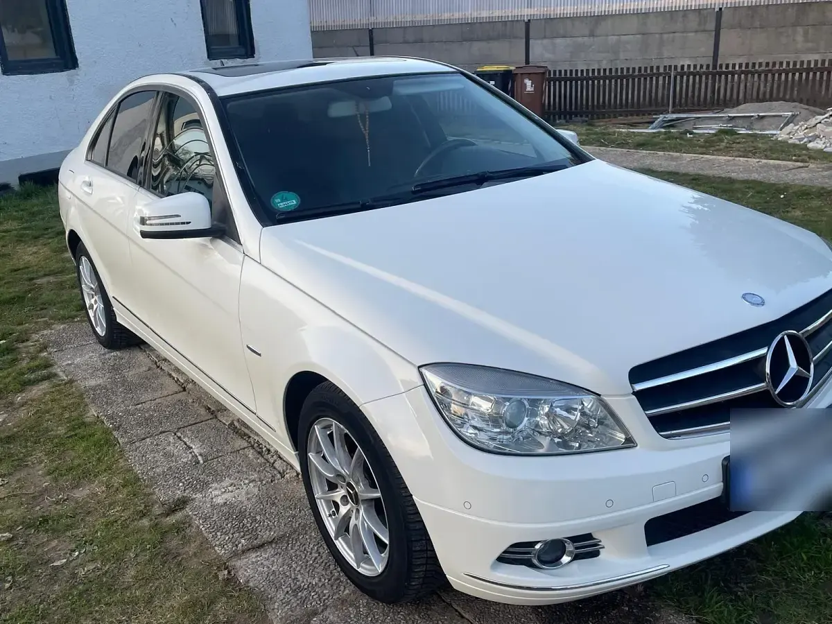 Gebraucht Mercedes C180 155 PS (114 kW) 2010 Weiß Limousine