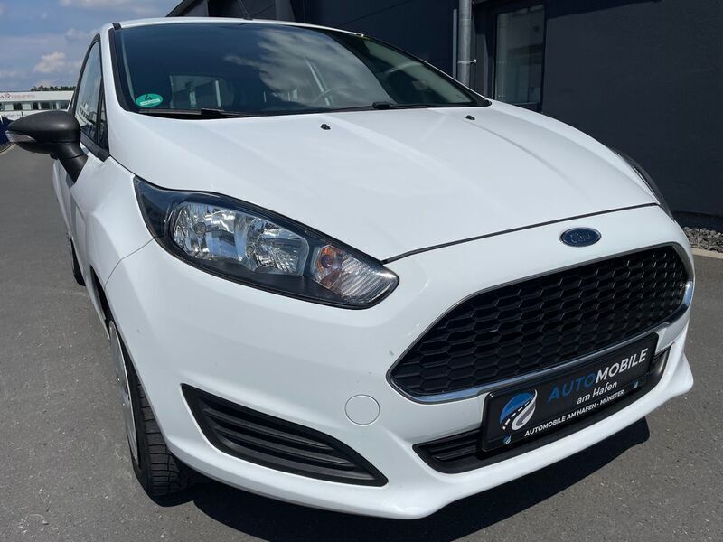 Weiß Gebraucht 2016 Ford Fiesta Ambiente Kleinwagen | 5.990 € (Fairer Preis) - Bild 1/4