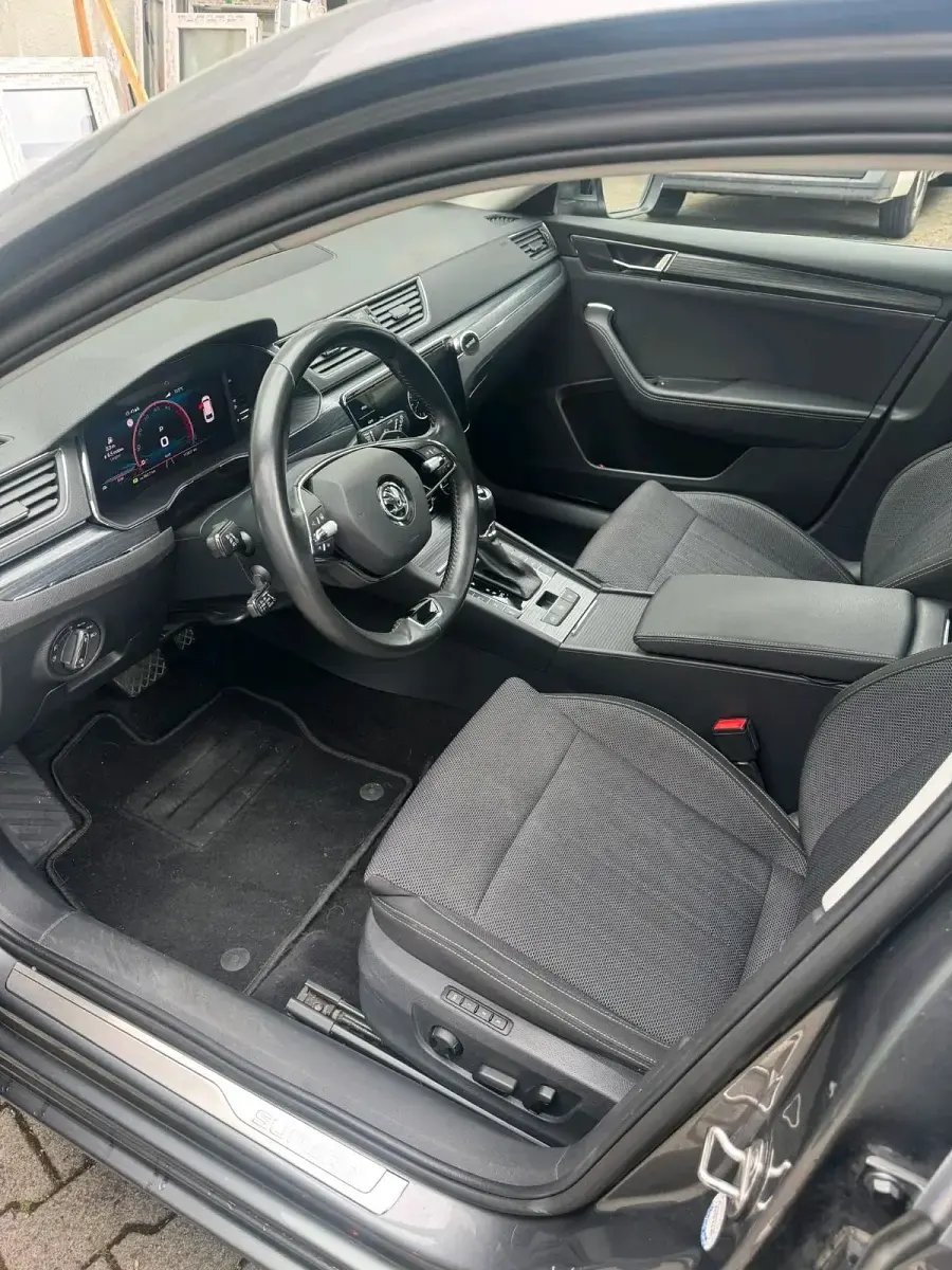 Gebraucht Skoda Superb 200 PS (147 kW) 2022 Grau Kombi