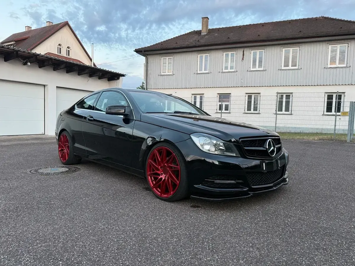 Gebraucht Mercedes C220 163 PS (119 kW) 2011 Schwarz Coupé