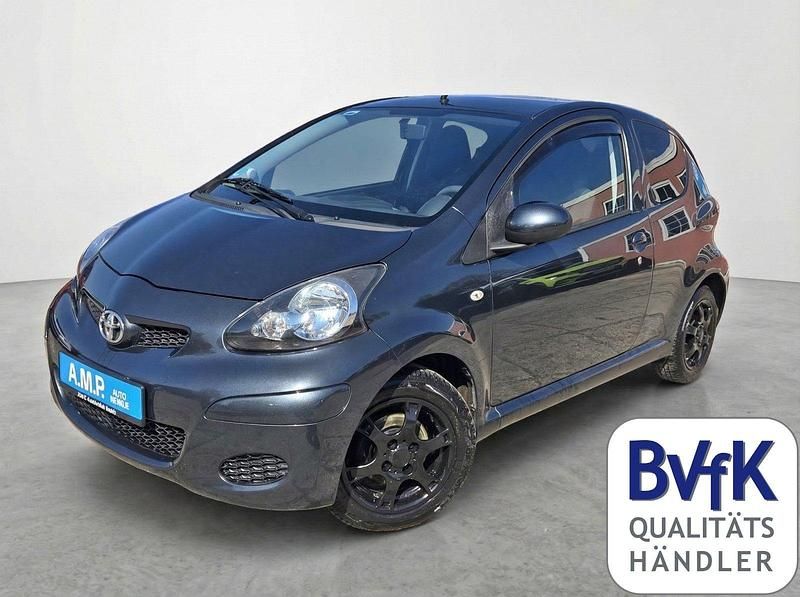Gebraucht Toyota Aygo 68 PS (50 kW) 2009 Grey metallic Kleinwagen