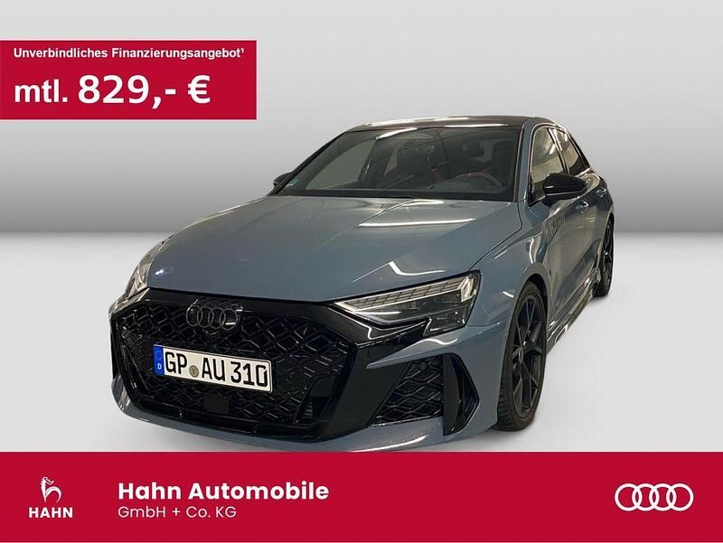 Kemoragrau metallic Gebraucht 2025 Audi RS3 Sportback Ambiente Kleinwagen | 74.888 € (Etwas zu teuer) - Bild 1/3