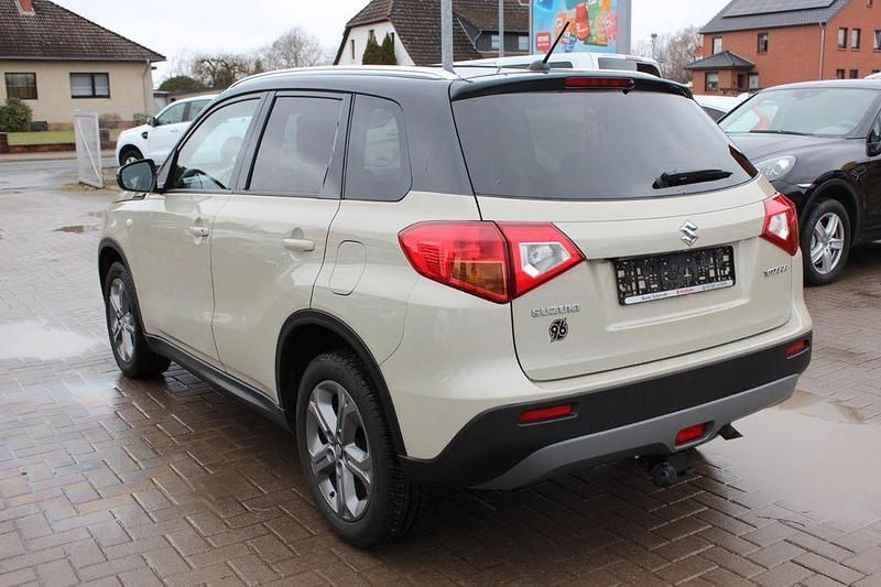 Gebraucht Suzuki Vitara Comfort+ 120 PS (88 kW) 2015 Grau SUV