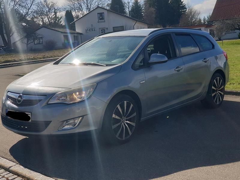 Gebraucht Opel Astra 125 PS (91 kW) 2011 Kombi