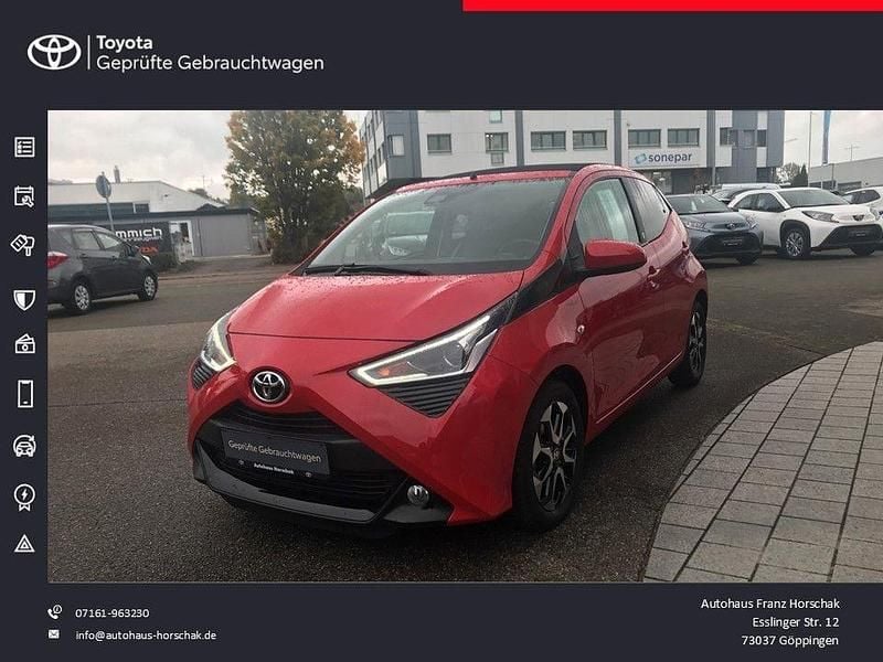 Rot Gebraucht 2021 Toyota Aygo X-play Kleinwagen | 12.490 € (Etwas zu teuer) - Bild 1/4