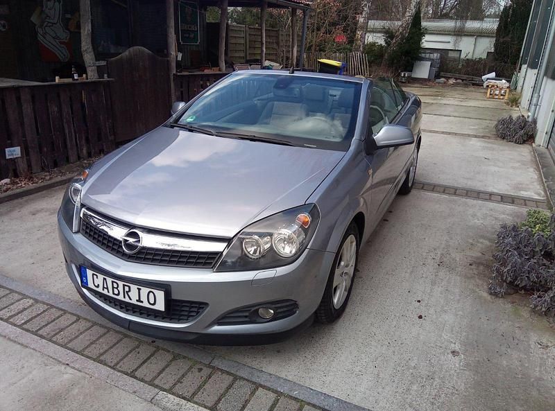 Gebraucht Opel Astra Cabriolet 116 PS (85 kW) 2009 Grau Cabrio