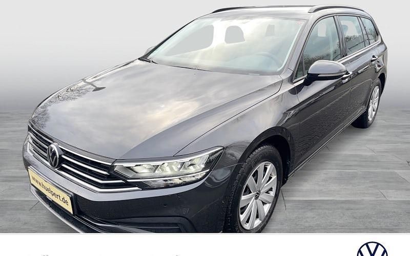 Gebraucht VW Passat 150 PS (110 kW) 2022 Grau Kombi