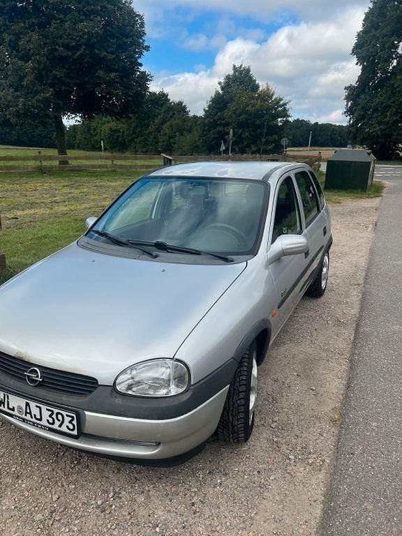 Silber Gebraucht 2000 Opel Corsa Edition Limousine | 2.250 € (Etwas zu teuer) - Bild 1/4